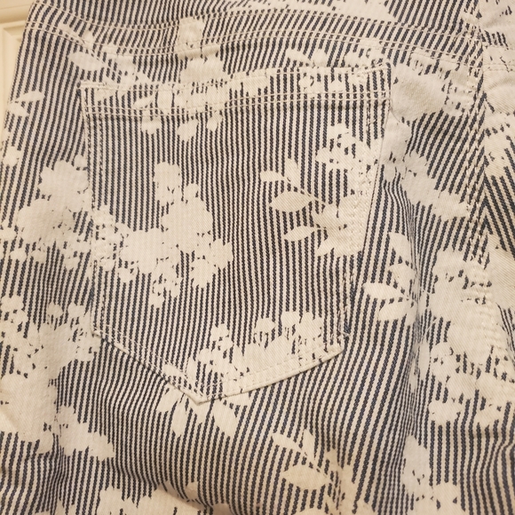 Capri Pull-on Jean Bottoms - Picture 4 of 4